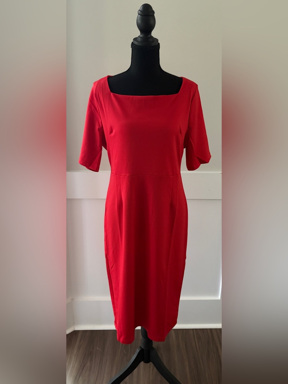 Tulip B Square-Neck Midi Dress - L
